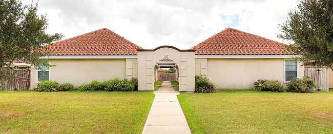 Building Photo - 107 S Ridge Ln
