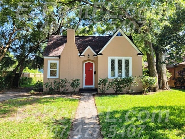 Building Photo - 2nd Floor Attic Studio Apt w/ Kitchenette ...