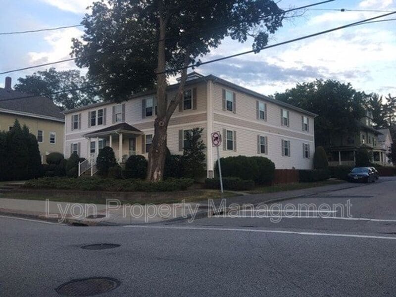 79 Cottage St Unit 1, Pawtucket, RI 02860 Condo for Rent in Pawtucket