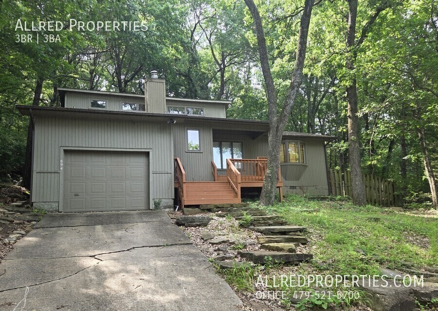 Primary Photo - 894 N Lewis Ave