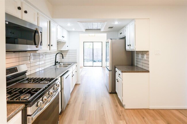 Foto del edificio - 46 Willowwood Cir