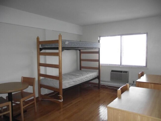 Foto del edificio - 1110 Commonwealth Ave