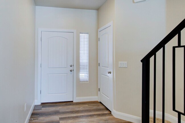 Foto del edificio - Like new 3 bedroom, 2.5 bathroom townhome in Cedar City!