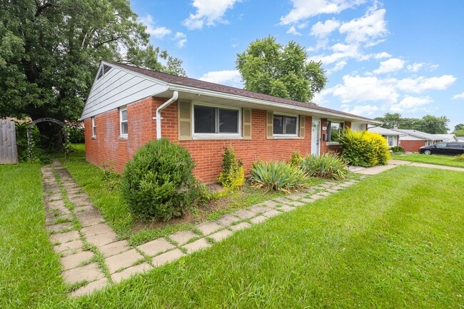 Building Photo - Renovated and Ready 3 Bedroom 1 Bathroom H...
