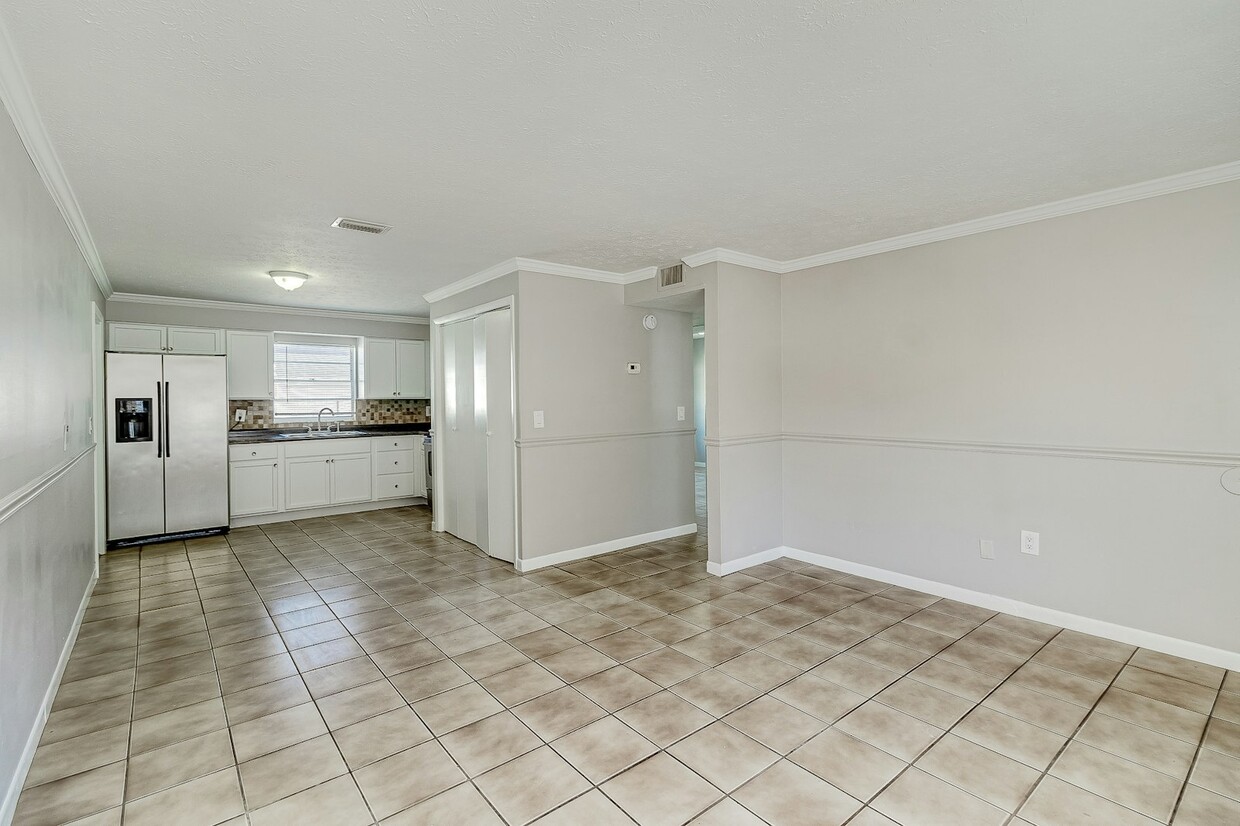 Primary Photo - 8727 N 50th St