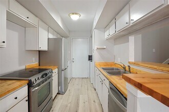 Building Photo - 6633 W Airport Blvd