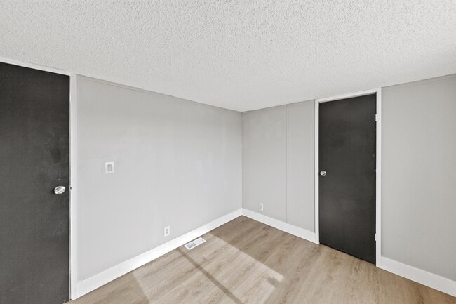 Foto del edificio - 5690 Manse Rd