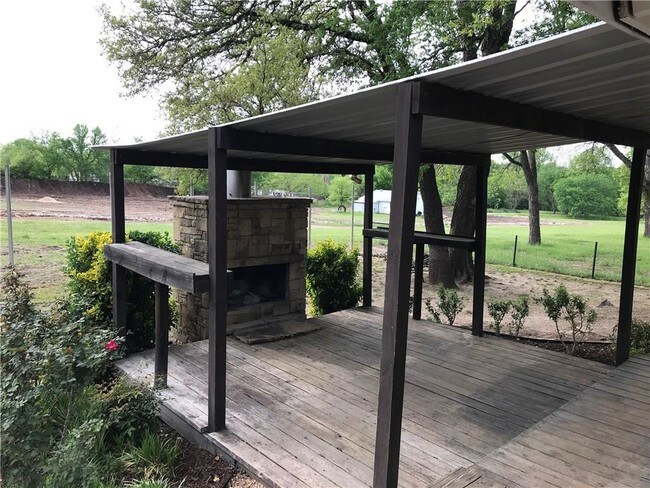 Foto del edificio - 309 Mikus Rd