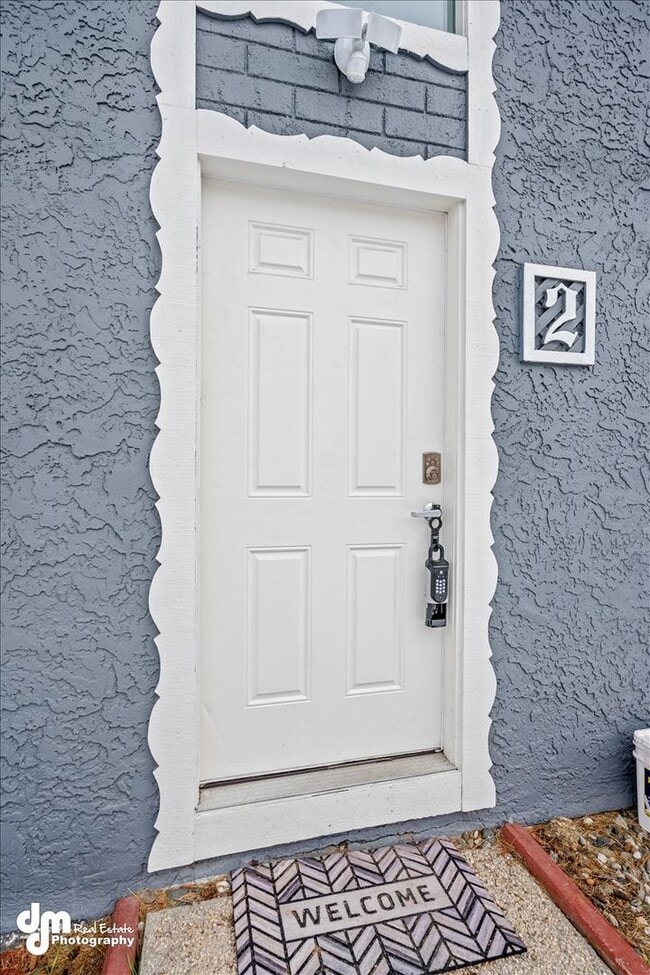 Building Photo - The Single-Family Alternative: 3BD/2BA Triplex Unit with Modern Comforts