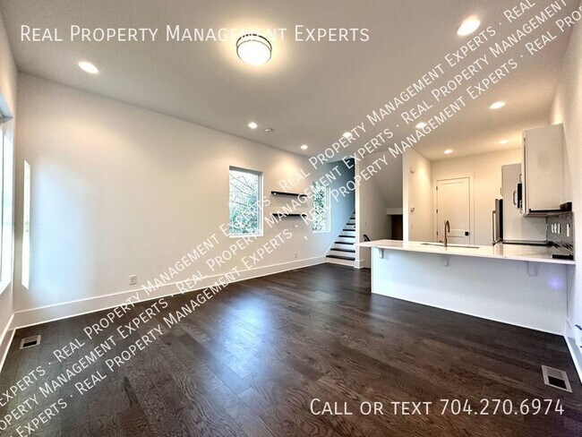 Building Photo - **MOVE IN SPECIAL!**Beautiful 2BR/2.5BA To...