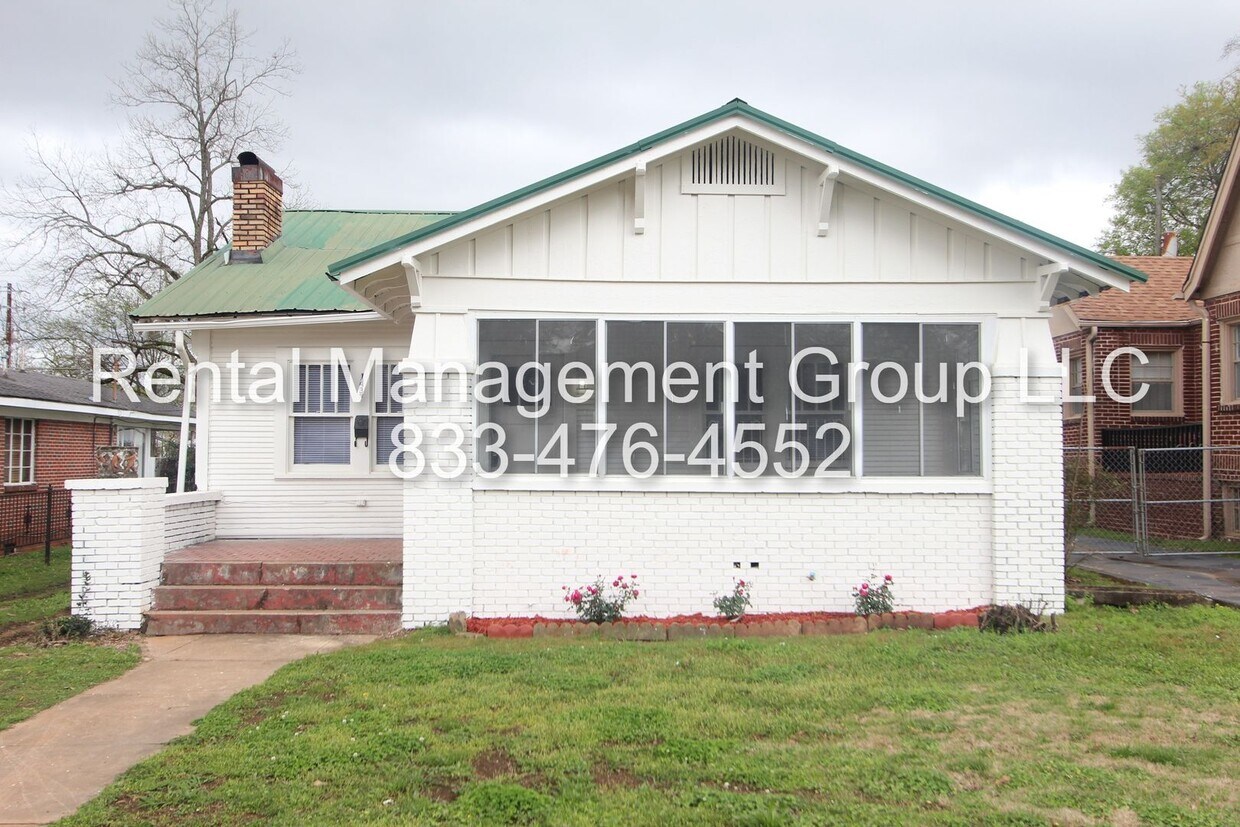 Primary Photo - Bush Hills Beauty!! New On The Market AND ...