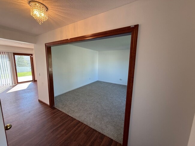 Building Photo - 611 River Rock Pass
