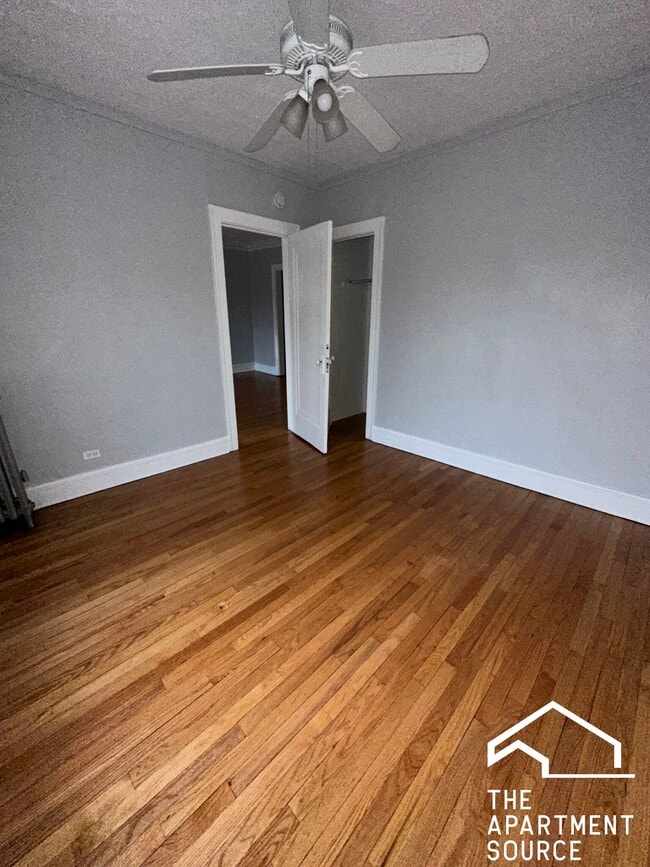 Building Photo - 3442 W Foster Ave