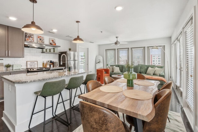 Building Photo - 841 Memorial Dr SE