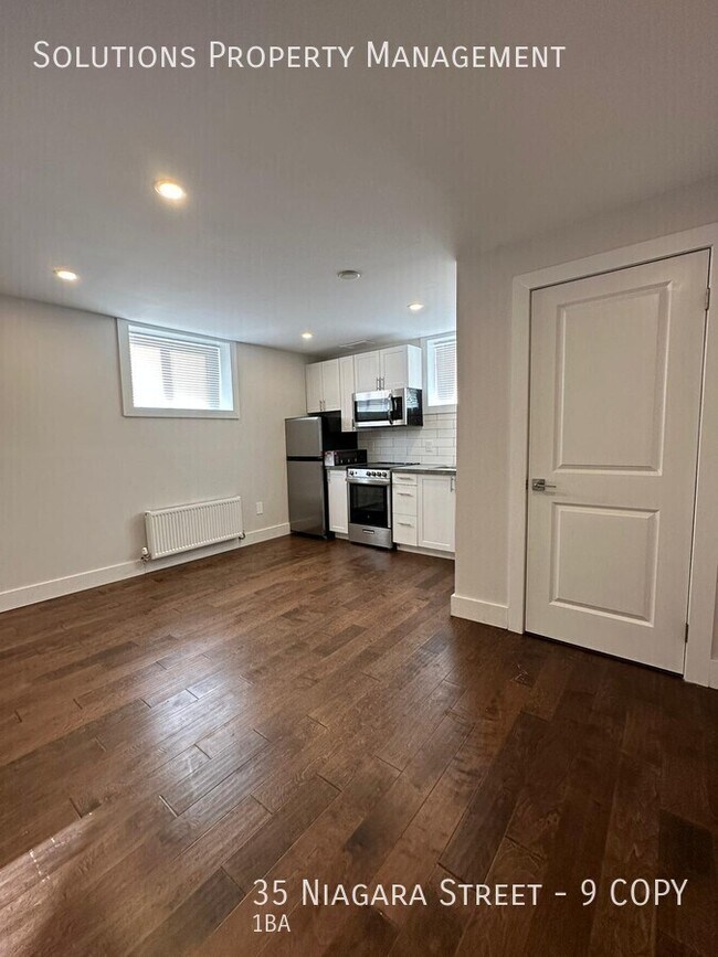 Photo du bâtiment - *Not Your Typical Bachelor Unit*
