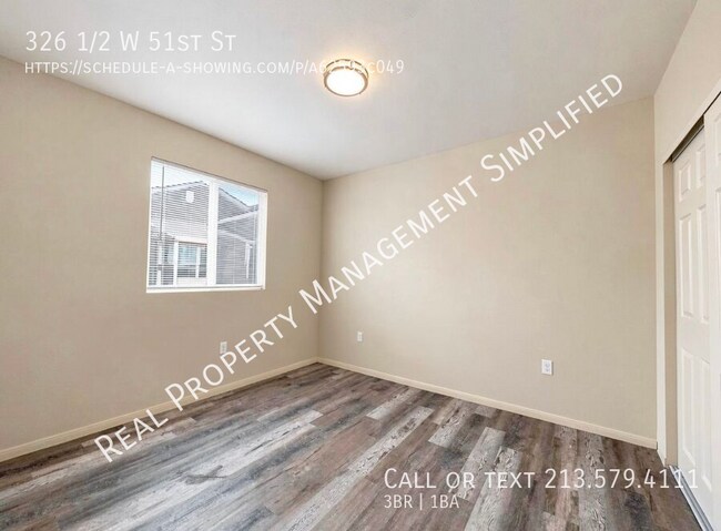 Foto del edificio - 326 1/2 W 51st St-