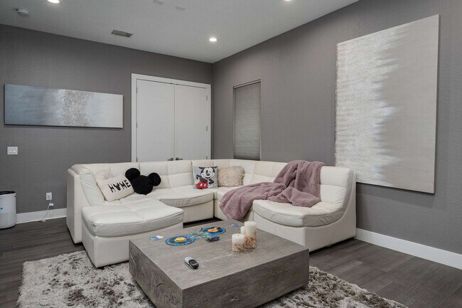 Building Photo - 748 Desert Mountain Ct