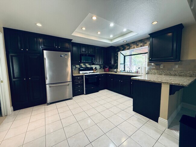 Foto del edificio - 6369 Sunny Meadow Ln
