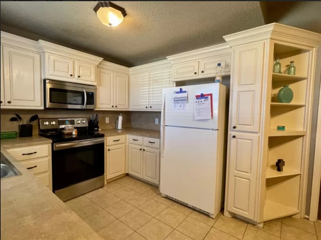 Kitchen - 2503 108th Dr