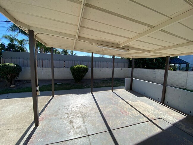 Foto del edificio - Recently Renovated 3 bed 2 bath home in La...