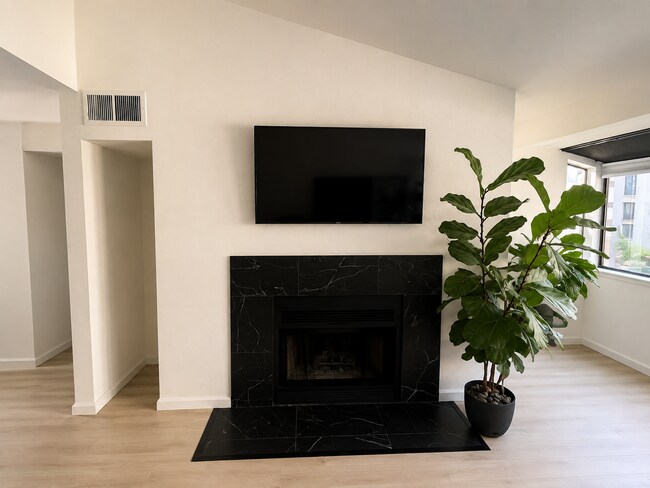 Foto del edificio - 2 bedroom | 2 bathroom | Midtown condo