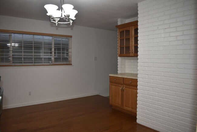 Building Photo - 9120 Thilow Dr