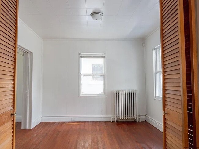 Building Photo - 2 Bedroom Single-Family Home, Newburgh