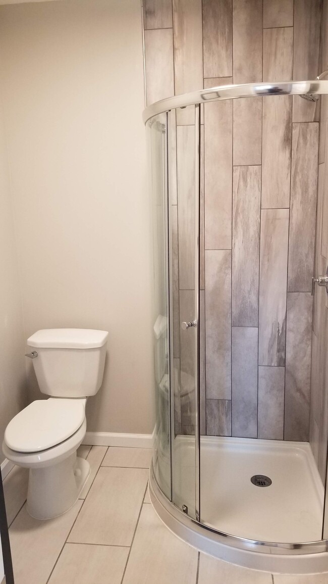 Bathroom - 1257 W 58th Pl