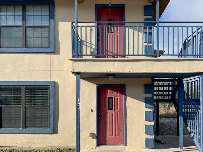 Foto del edificio - 120 Ramon Cardenas Dr