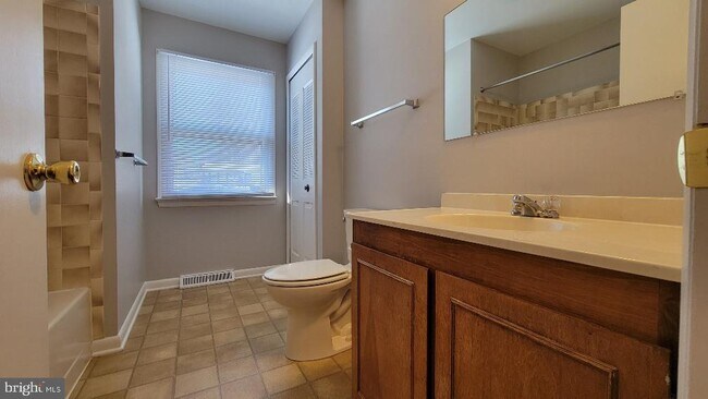 Building Photo - 216 Brookside Terrace