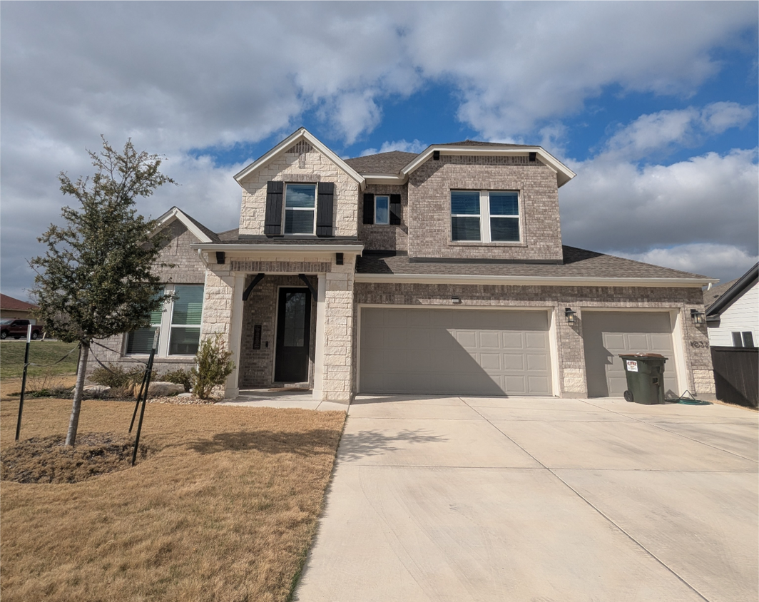 Building Photo - Ray Berglund