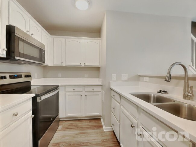 Building Photo - 843 Bitting Hall Cir