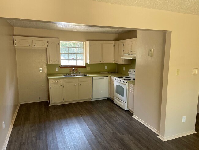 Building Photo - Remodeled West Shreveport Home