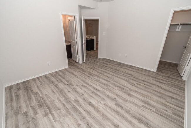 Building Photo - 8602 Wilkins Oaks Dr