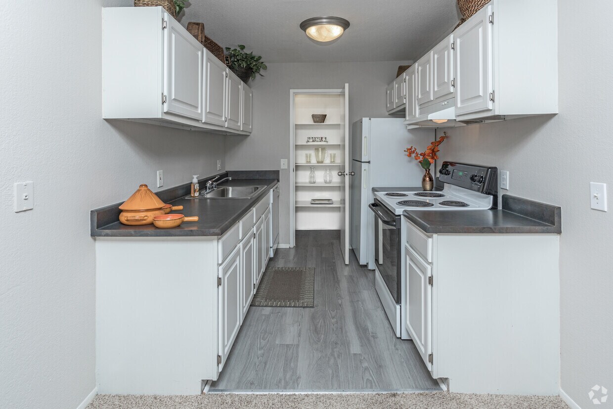 Essex at Hampton Apartments Rochester Hills, MI