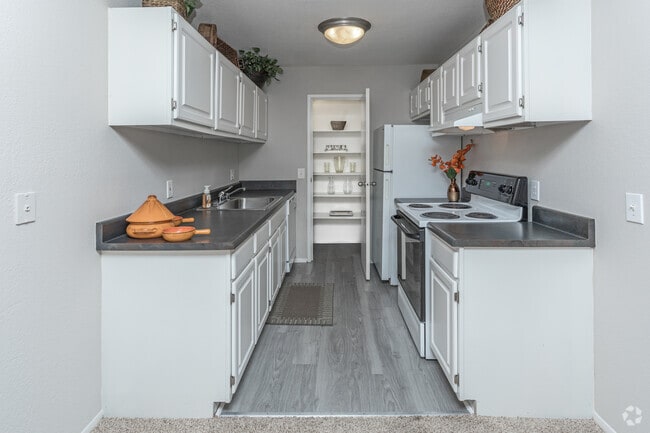 Interior Photo - Essex At Hampton