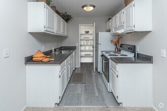 Interior Photo - Essex At Hampton