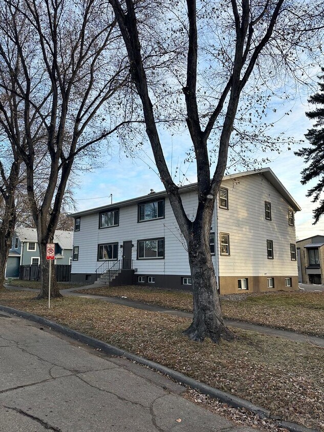 Primary Photo - Hawthorne