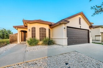 Building Photo - 704 Mercado Ln