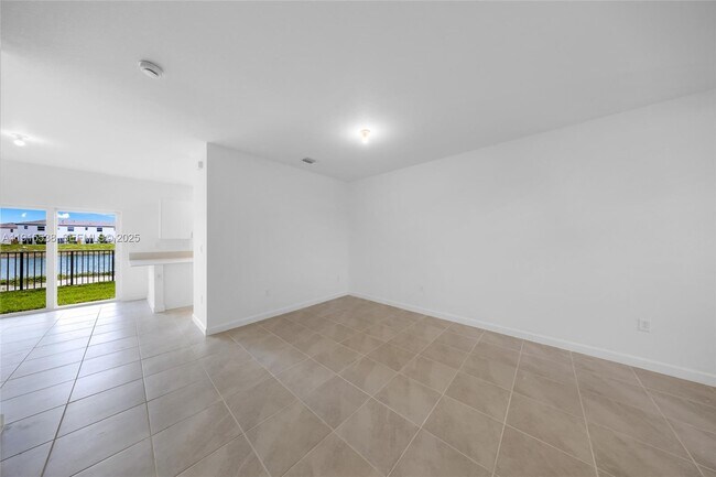 Foto del edificio - 2751 SE 25th Ave