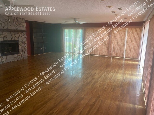 Building Photo - 384 Stallion Rd