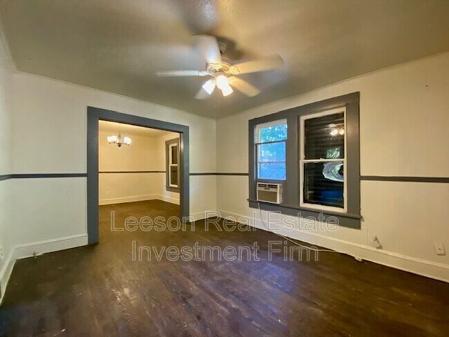 Foto del edificio - 1112 Andrew Ave