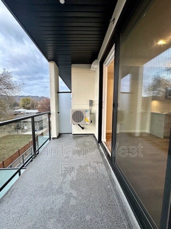 Photo du bâtiment - 1274-1274 Devonshire Ave