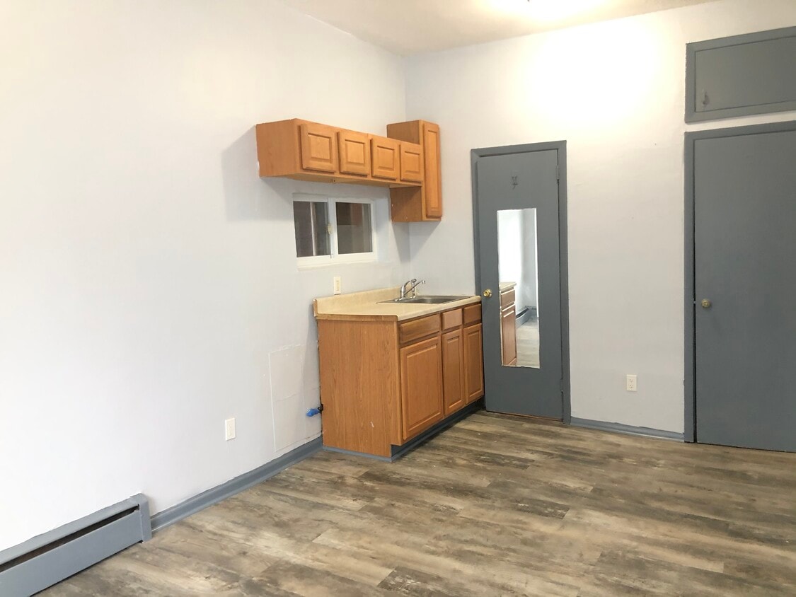 Primary Photo - 24 Beacon Ave