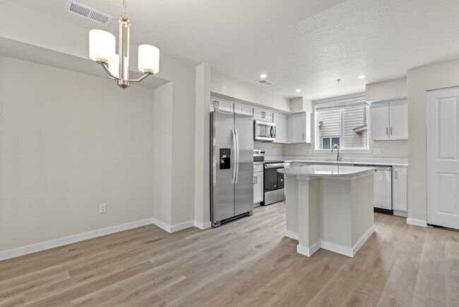 Foto del edificio - The Townhomes at Pine Drive