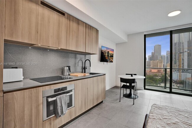 Foto del edificio - 121 NE 5th St