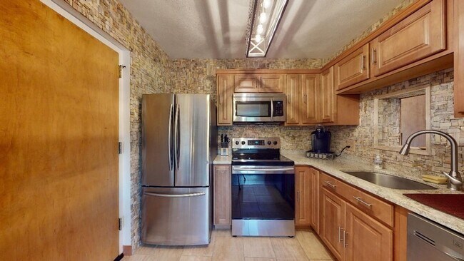 Building Photo - 67 Milliken Ave
