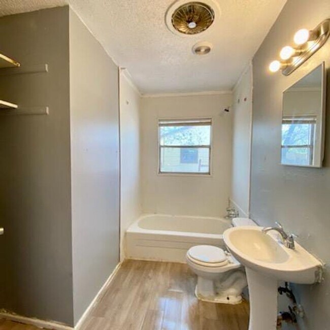 Foto del edificio - $0 First Month's Rent / $0 Deposit at Move-in