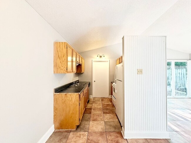 Foto del edificio - 403 Fox Run Ave