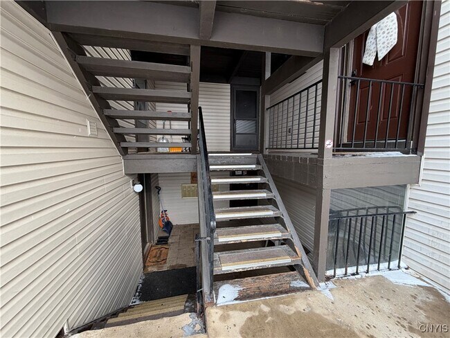 Foto del edificio - 397 Village Blvd N